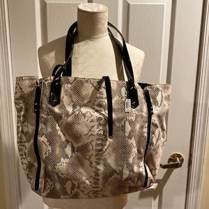 NWT White House Black market tote bag in Python print with detachable wristlet